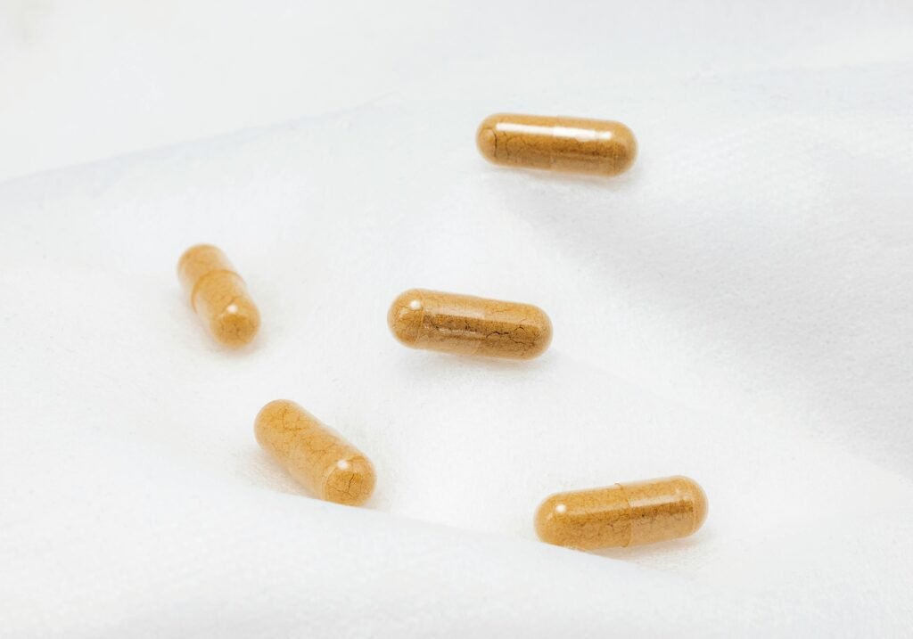 Leptozan energy capsules viewed up close on a clean white background, showing the bottle and supplement gel‑caps.