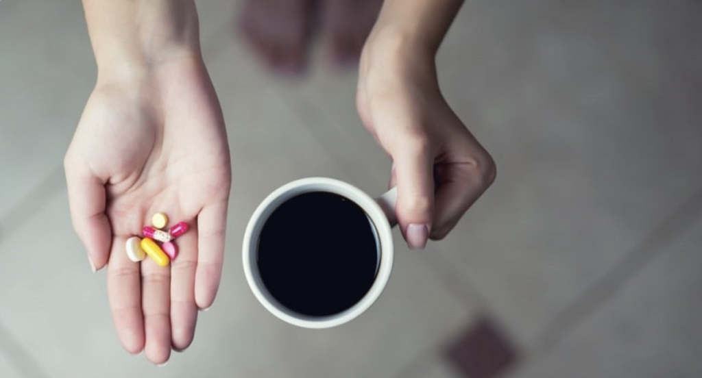 Side‑by‑side image of a coffee cup and a Leptozan energy bottle, symbolizing how Leptozan might help reduce dependence on caffeine.